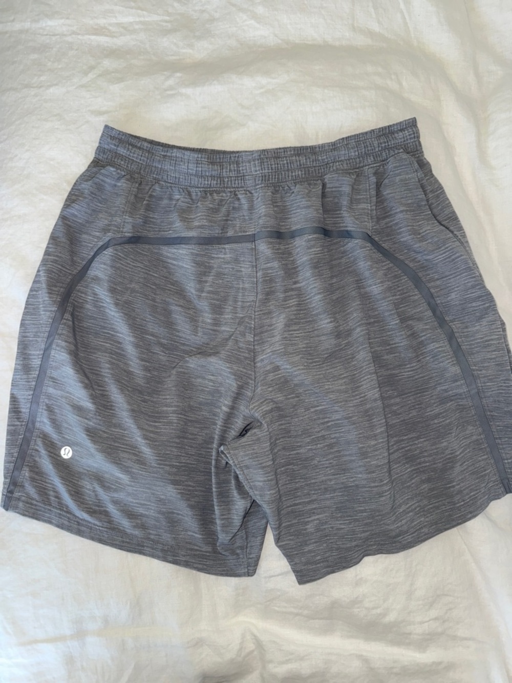 lululemon athletica Men's Heathered Grey Athletic Shorts - Picture 2 of 2